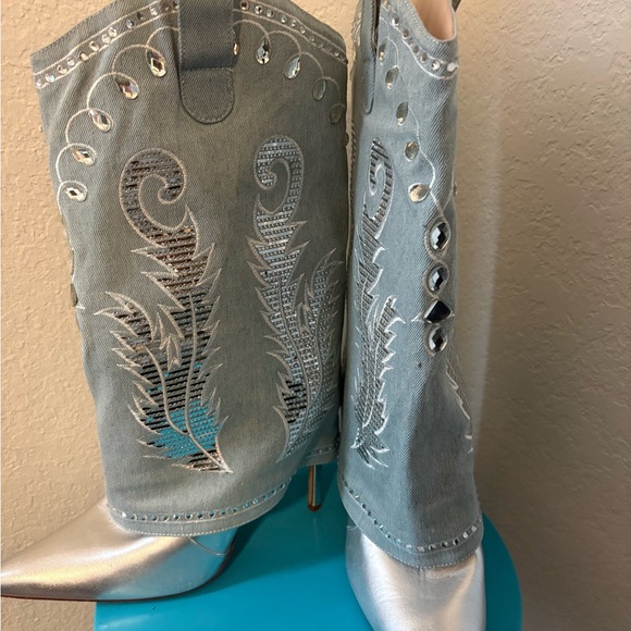 Embellished Silver Pointed-Toe Women’s Boots - Light Blue Embroidery - Picture 2 of 4